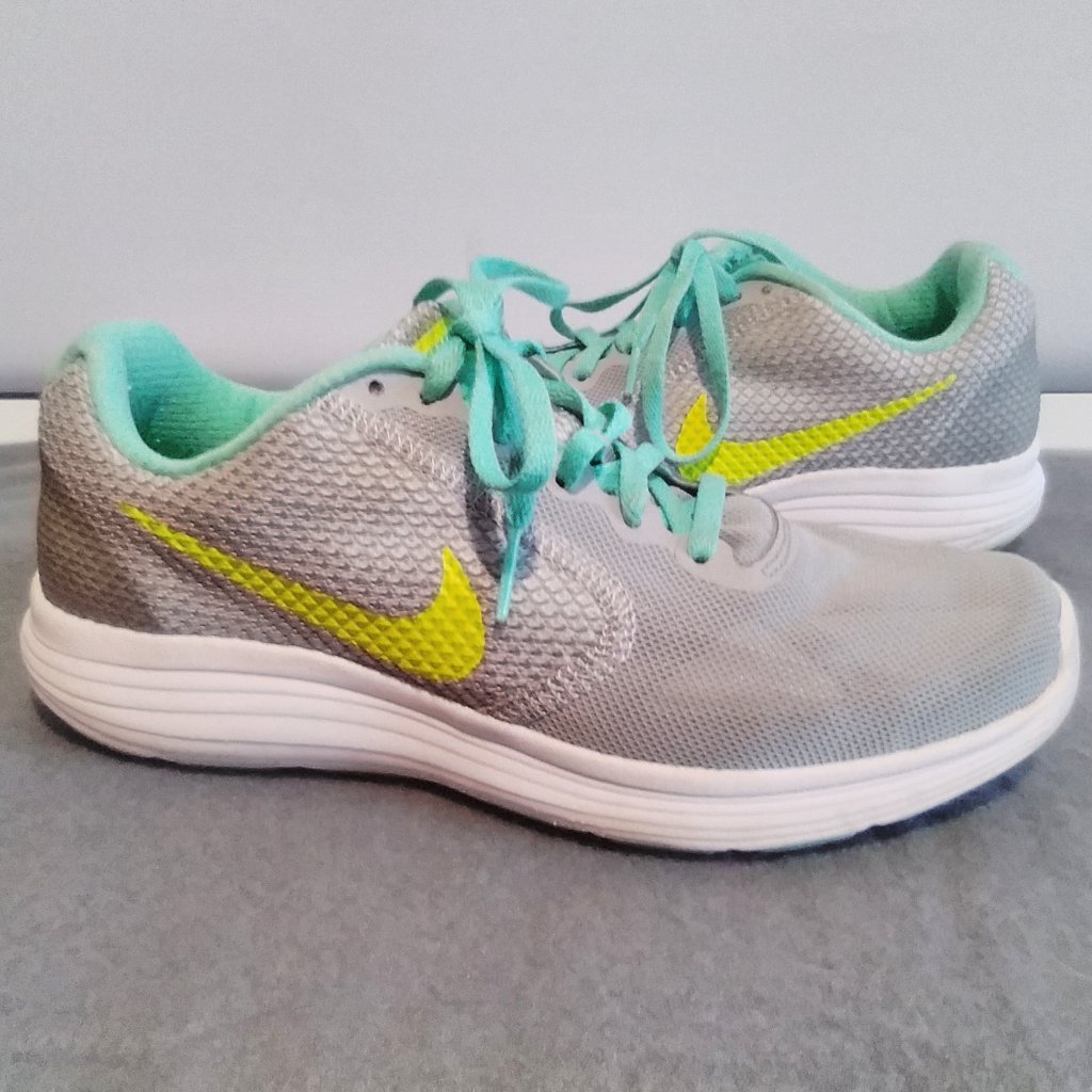 Nike Revolution 3 Womens Sneaker
